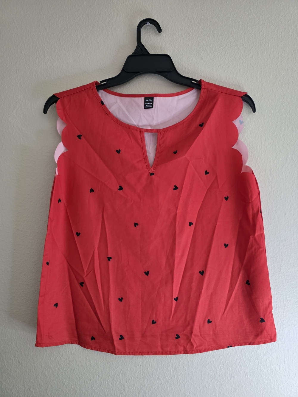 SHEIN Red Scallop-Edge Heart Print Sleeveless Top